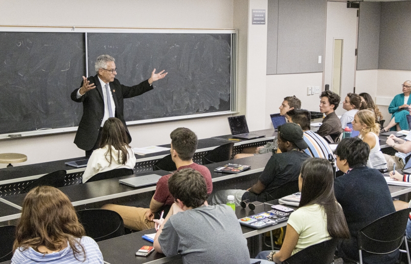 Congressman Alan Lowenthal discusses redistricting reform at Schwarzenegger Institute class.