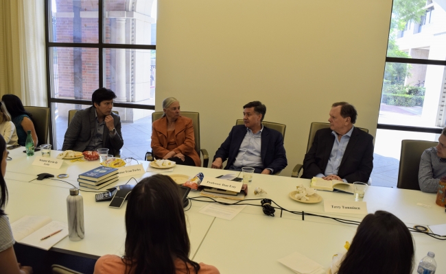 Senator Fran Pavley, Senator Kevin de León, Professor Dan Esty, and former Cal-EPA Secretary Terry Tamminen discuss sustainability ideas.
