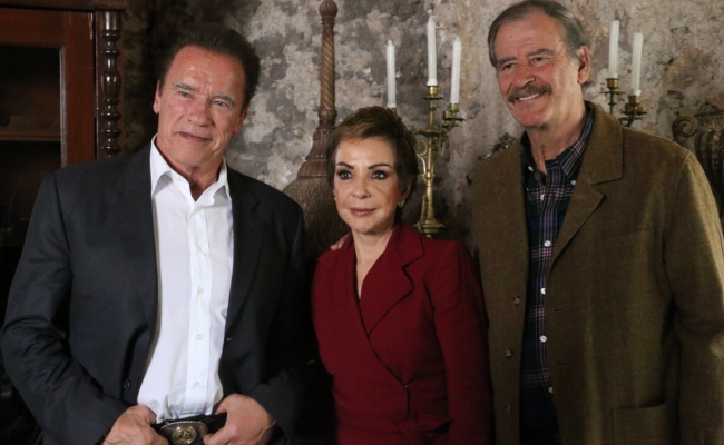 Governor Schwarzenegger talks to President Fox and First Lady Marta Sahagún.