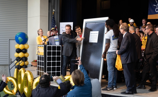 Governor Schwarzenegger receives 1,000,000 solar roofs awards in Clovis, CA.