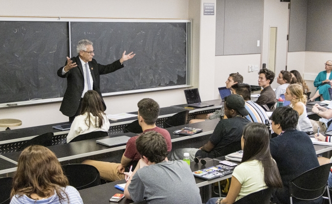 Congressman Alan Lowenthal discusses redistricting reform at the Schwarzenegger Institute class.
