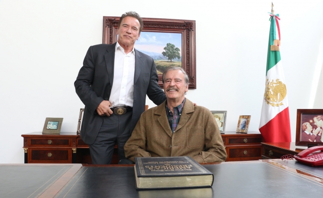 Governor Schwarzenegger and President Fox take a tour of Centro Fox.