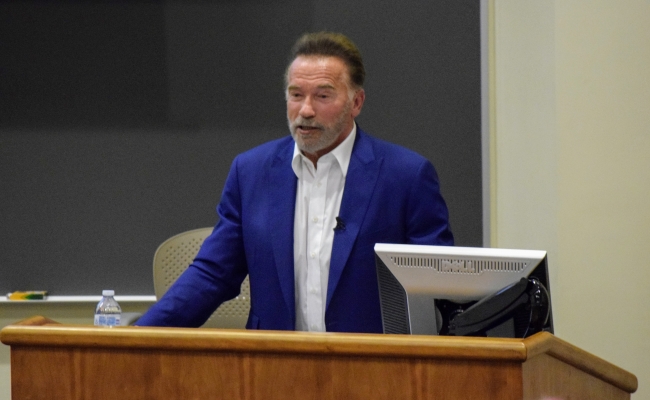 Governor Schwarzenegger speaks to a classroom full of students taking the Schwarzenegger Institute’s AB 32 class.