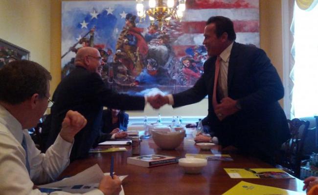 Governor Schwarzenegger and Congressman Waxman shaking hands in Washington DC